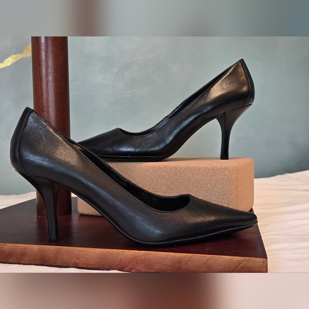 New Calvin Klein Black Leather Pumps Heels 7.5